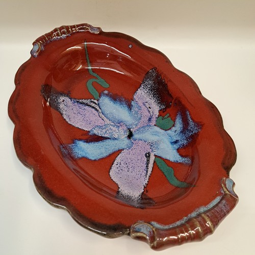 Click to view detail for #251239 Platter, Red/Blue Scalloped Rim $24